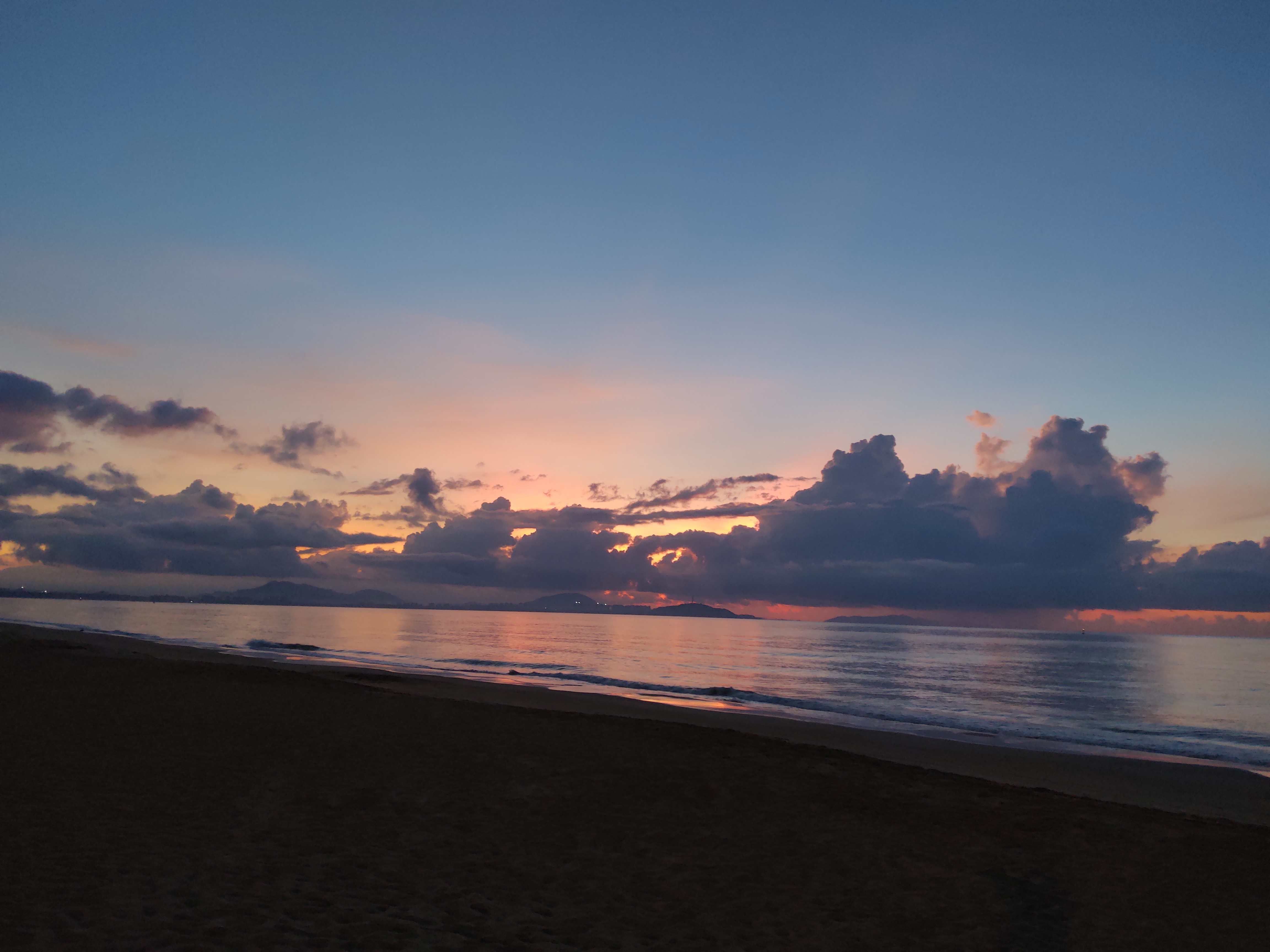 三亚海棠湾的日出,真的很美!值得一看