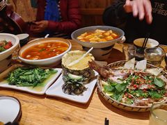 -老滇山寨•云南特色菜•地方菜•民族风情歌舞表演(金碧店)