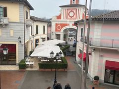 -塞拉瓦莱名品奥特莱斯