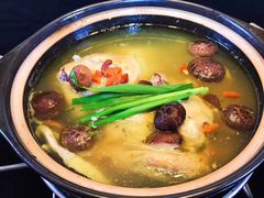 碳火炖土鸡-徽州美食(三十年老店)