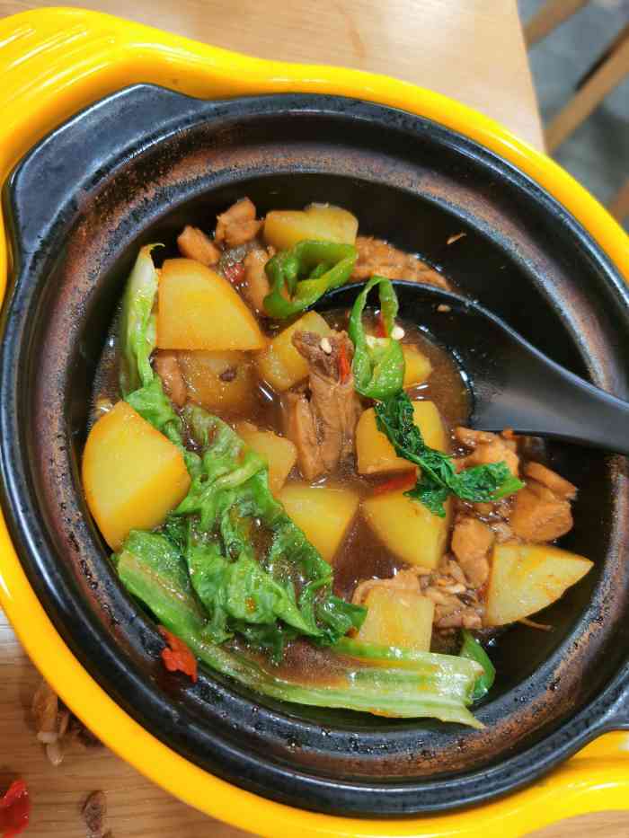 吴太和鲍汁黄焖鸡红旗广场店-"这家黄焖鸡去过几次了,以前总觉得它比