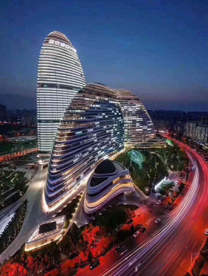 玻璃樽ktv-"音响不错,包间大,消费低,总之性价比非常.