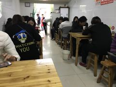 大堂-何记酿皮店(西流湾店)