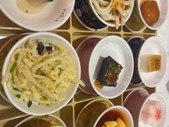 -阿瓦山寨·湘菜现炒·剁椒鱼头王(咸阳总店)