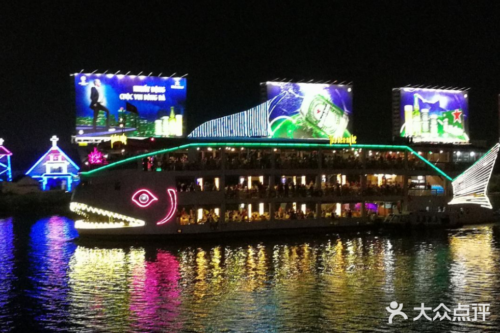 西贡河游船图片