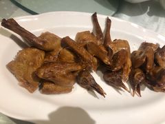 招牌手撕乳鸽-上海小南国(仲盛世界商城店)