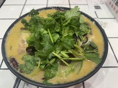 老坛酸菜肥牛小锅米线-肥汁米蘭香港米线(长宁来福士店)