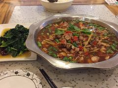 -兔行天下-鸿鹤鲜锅兔(中海国际店)