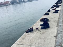 -多瑙河畔鞋履雕塑