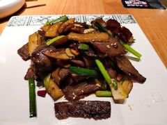 杏鲍菇炒牛肉-云海肴·汽锅鸡·云南菜(高德置地店)