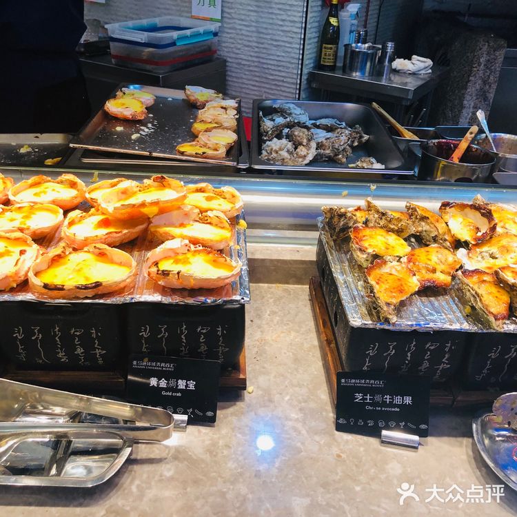 各种贝类 肉肉也很多 水果里面烤榴莲