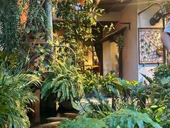 -Cuc Gach Quan Restaurant