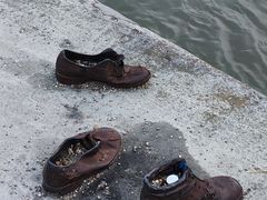 -多瑙河畔鞋履雕塑