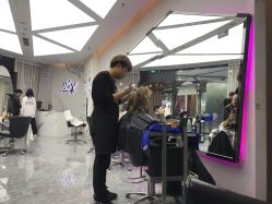 -变画·发型STUDIO