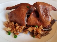 五香脆皮乳鸽糯米饭-三号黄浦会Canton Table