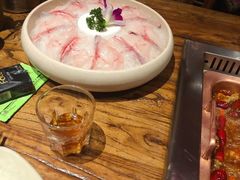-老牌坊云南鱼豆花火锅(爱建店)