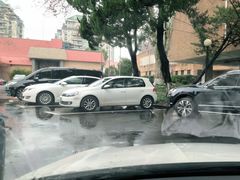 -龙柏饭店-地面停车场