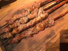 红柳羊肉串-阿里家·新疆烤肉酒場 by MIG