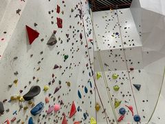 -山之巅攀岩馆(太古城店)