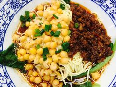 -渝之汇牛肉豌杂面