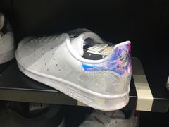 -阿迪达斯(澳门水坑尾街店)