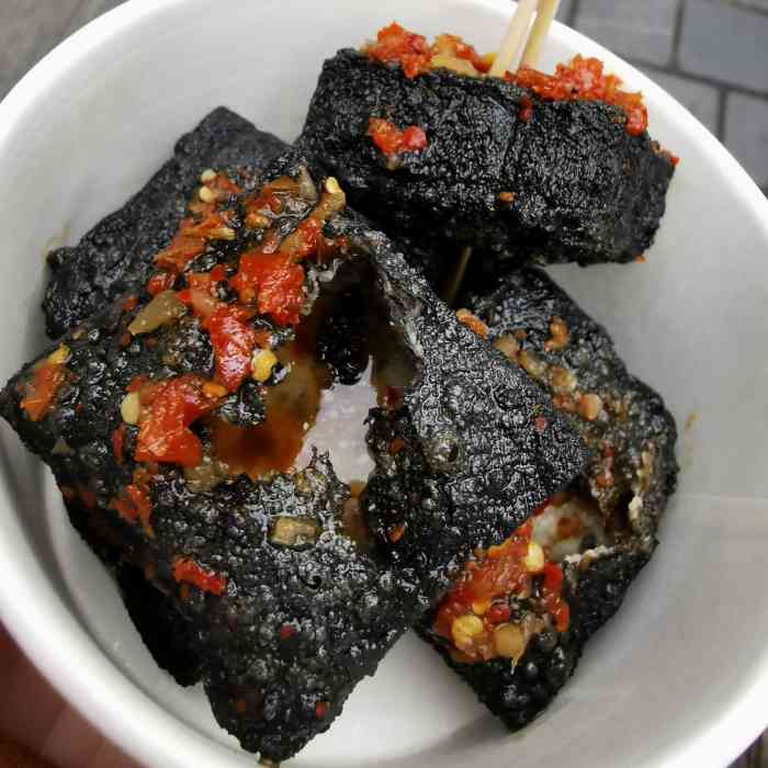 武爹臭豆腐(坡子街店)-"本地人朋友倾情推荐的一家经典老牌臭豆腐店.