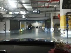 -龙湖虹桥天街-停车场