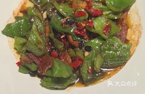 Thin Pancake with Crispy Pork
