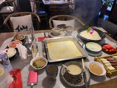 -尚尚仙·酸汤猪手·猪肚鸡火锅(华联万柳购物中心店)