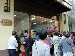 等位区-老人和饭店(淮海中路店)