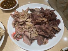 -闫家驴肉老店(华电一校店)