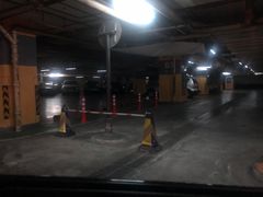 -新世界百货崇文店停车场