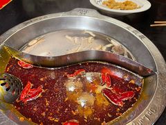 菌菇鸳鸯锅-大龙辣火锅·龙虾·烧烤(湖滨新天地店)