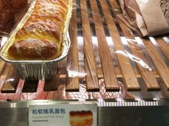 松软炼乳面包-巴黎贝甜(宜山路店)