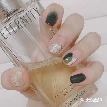 YOUNGネイル日系美甲美睫沙龙