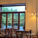 南阳探店下午茶 树下沐屋 超出片的旋转楼梯