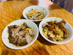 -松树干拌面店