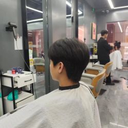 -藤野造型烫发染发