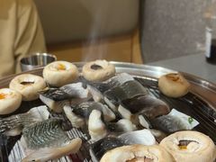 -围炉肉舍•炭烤活鳗•丹东海鲜烤肉(步行街店)