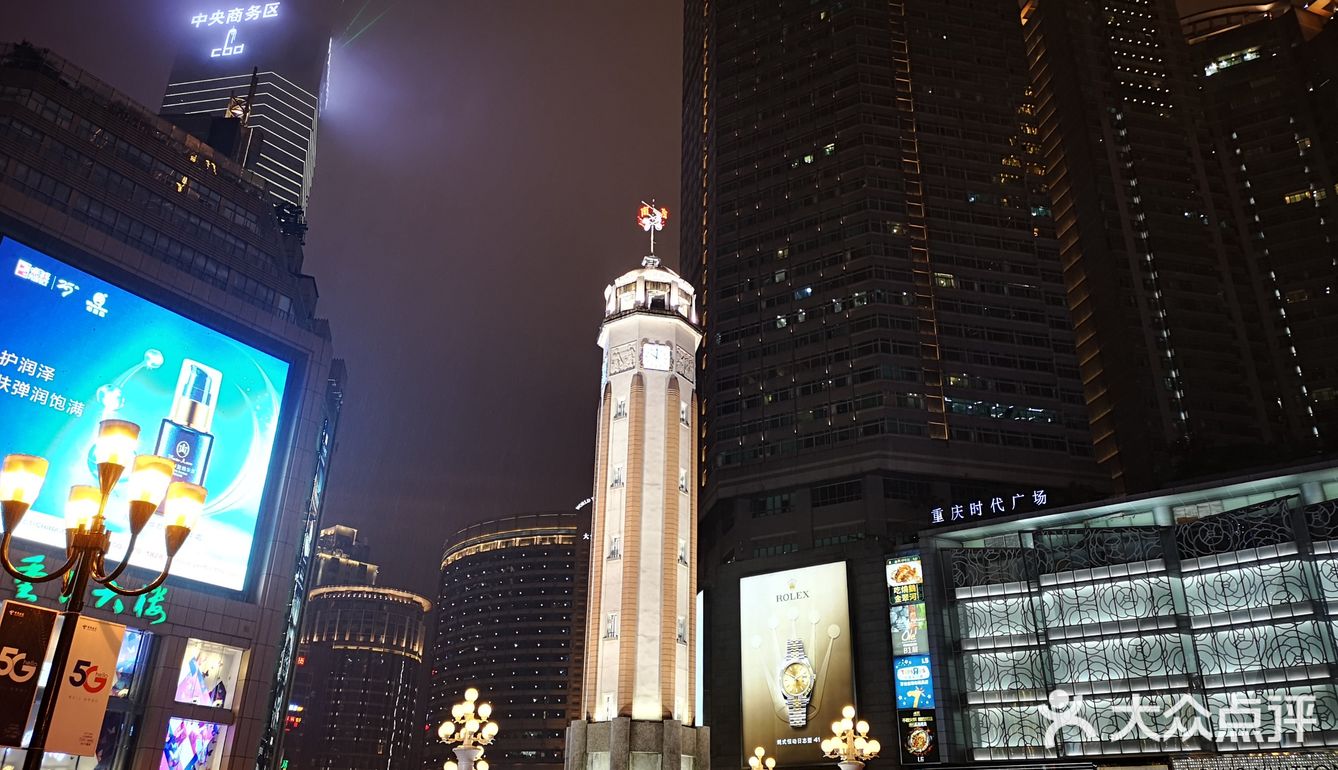 到了晚上，这座城市更漂亮