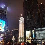 到了晚上，这座城市更漂亮