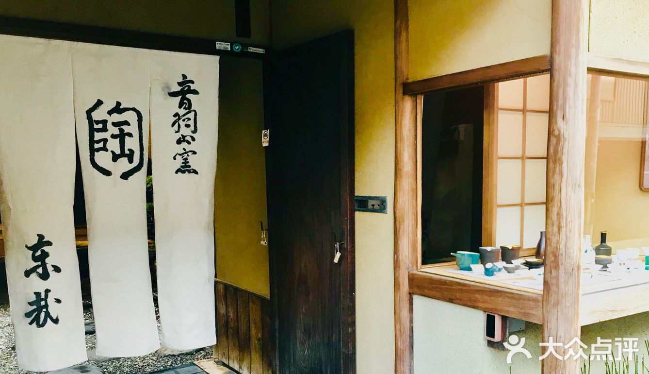 反复读你的故事，反复看你一尊尊橙色的外形