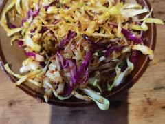 油泼莲白丝-有红鸡毛店·砂锅菜(抚琴夜市店)