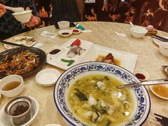 川味酸菜煮鲈鱼-麒麟中餐厅·经典粤菜·地道菜式老字号(广州长隆酒店)