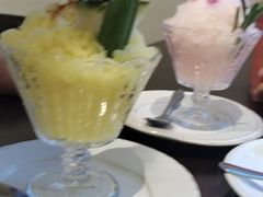 -Chom Cafe and Restaurant