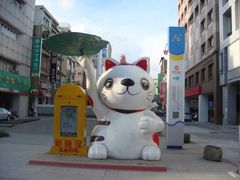 捷运站出口处的猫-高雄爱河
