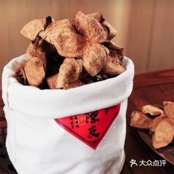 陈皮，中药名，为芸香科植物橘及其栽培变种的干燥成熟果