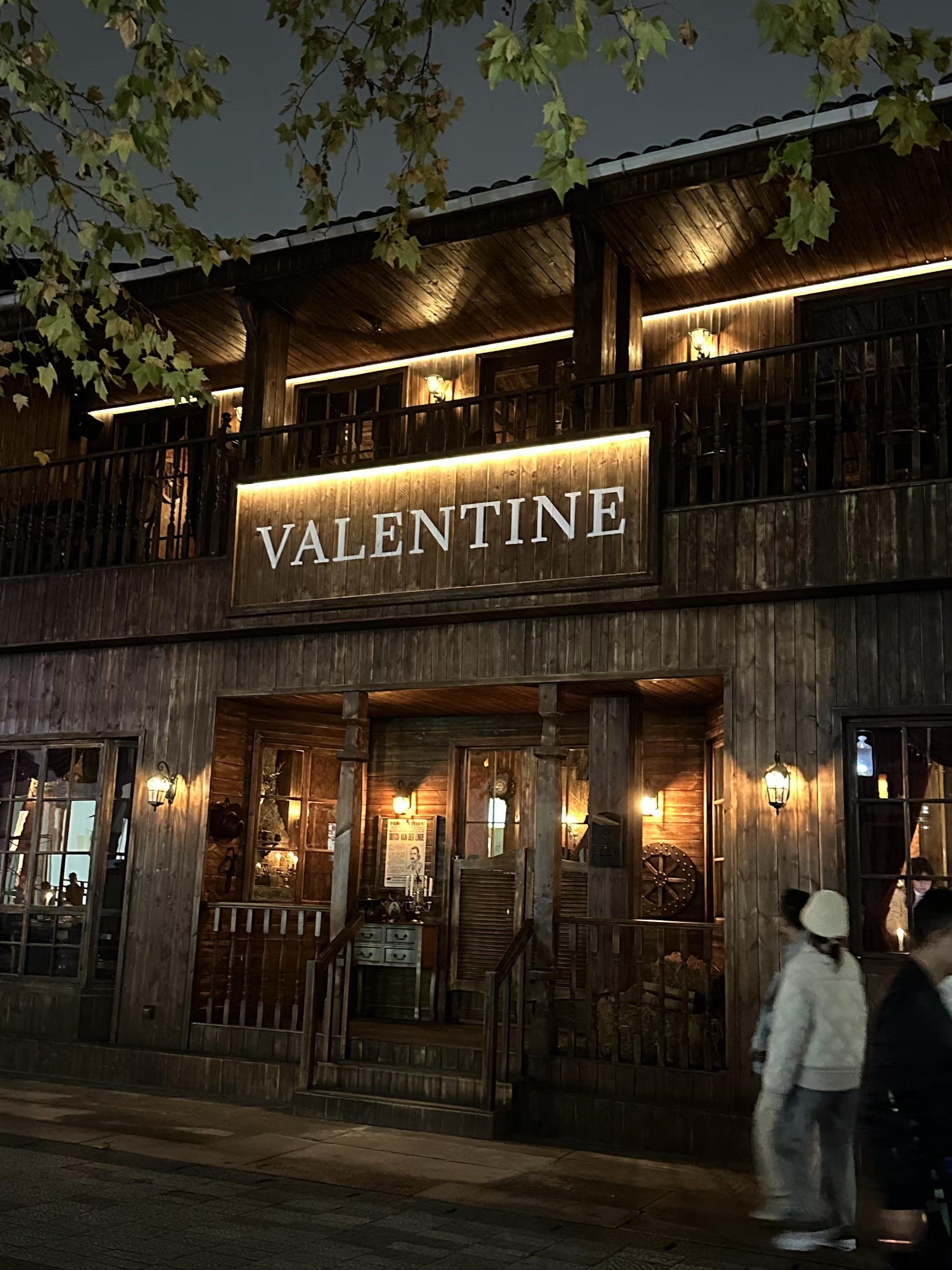 里面随时有"牛仔"店员出没🤠一秒穿越西部大镖客的感觉～#西餐酒吧