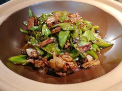 碾辣椒炒肉-吃饭皇帝大土家民族菜(正大广场店)