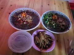 -爆炸头阿姨小四川正宗川味小吃(无任何分店)